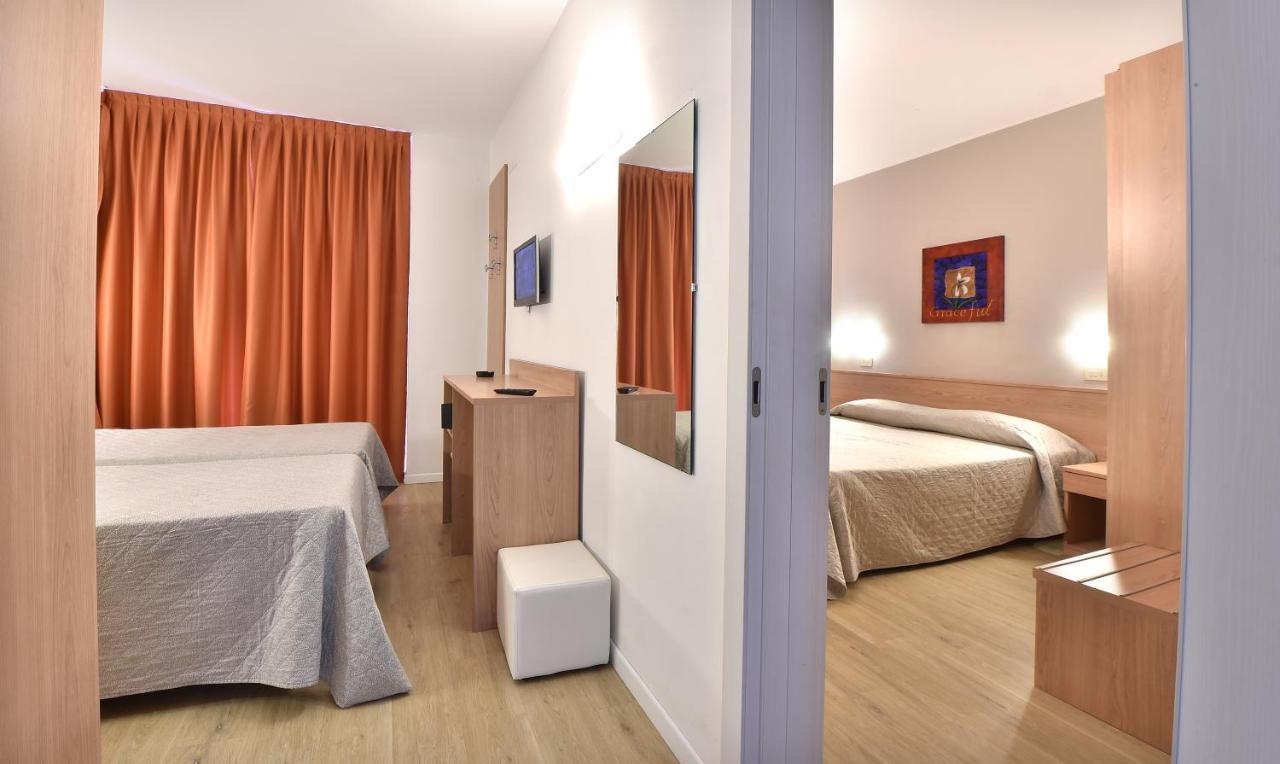 Hotel Meuble Nazionale Lignano Sabbiadoro Exteriör bild