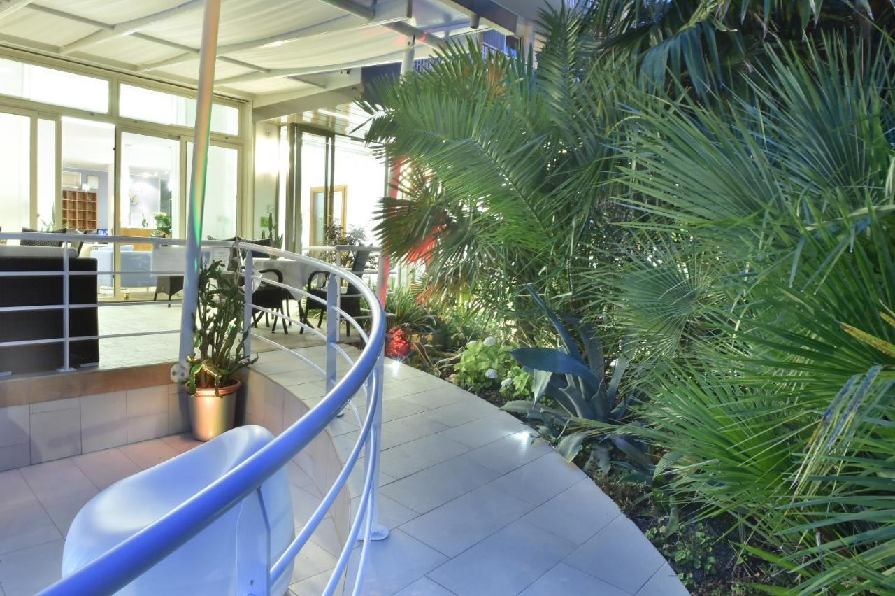 Hotel Meuble Nazionale Lignano Sabbiadoro Exteriör bild