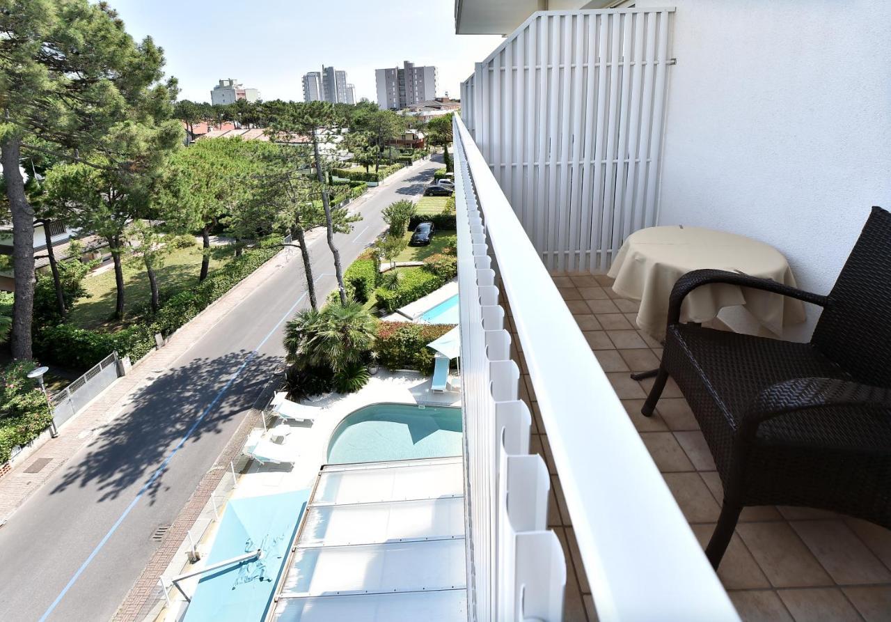 Hotel Meuble Nazionale Lignano Sabbiadoro Exteriör bild