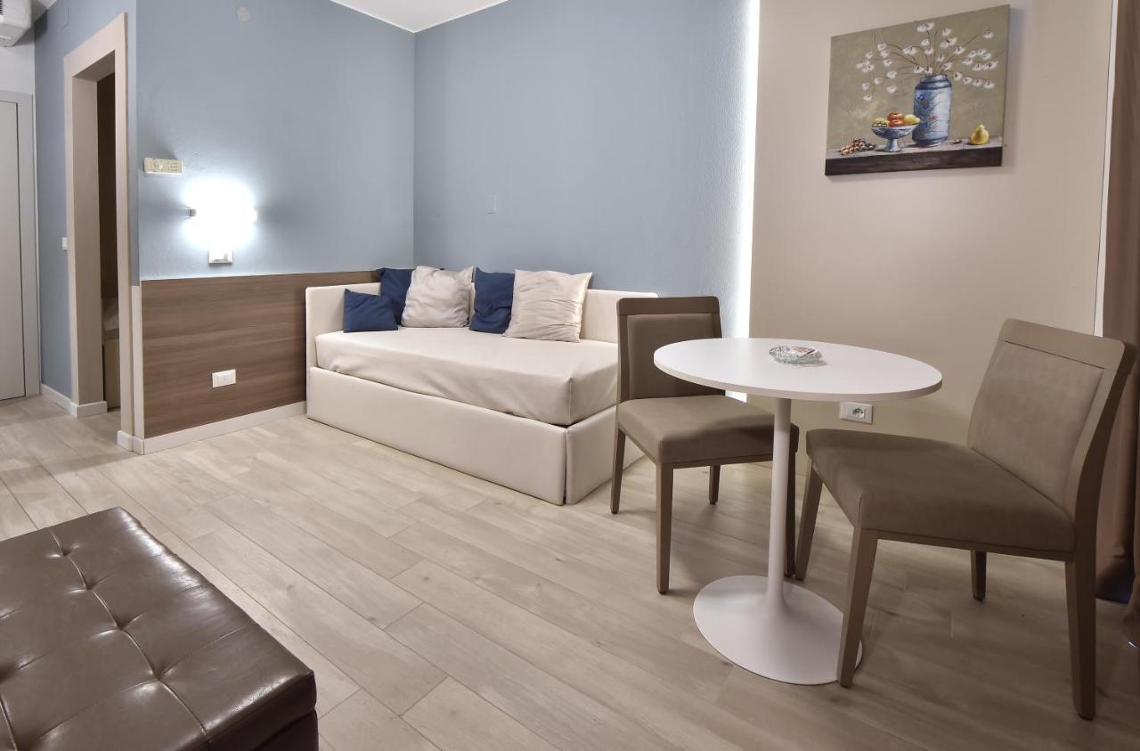 Hotel Meuble Nazionale Lignano Sabbiadoro Exteriör bild
