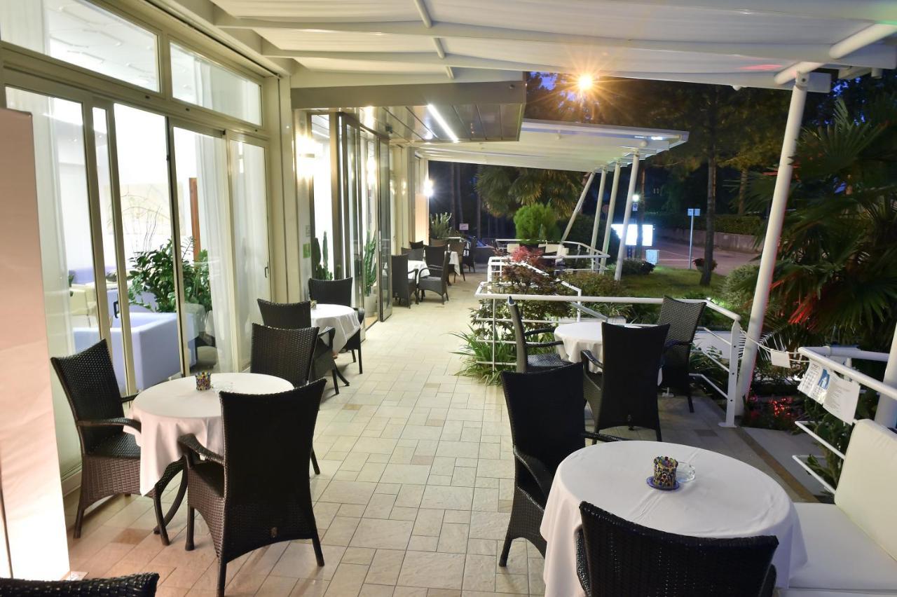 Hotel Meuble Nazionale Lignano Sabbiadoro Exteriör bild