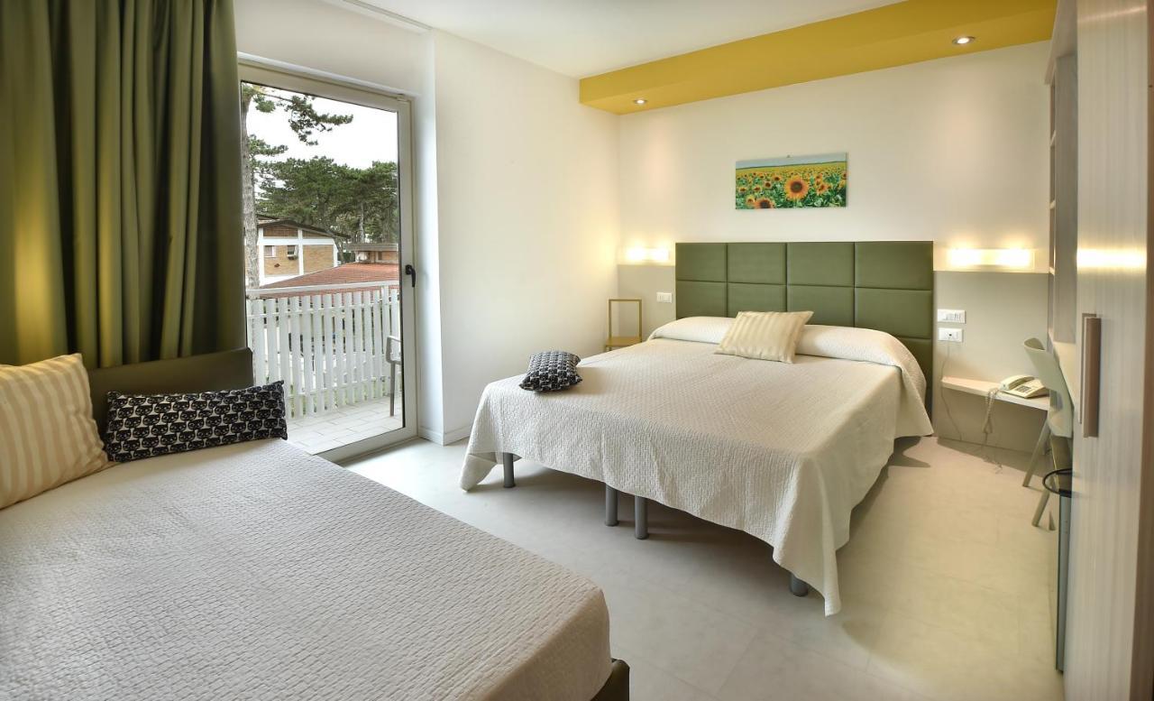 Hotel Meuble Nazionale Lignano Sabbiadoro Exteriör bild