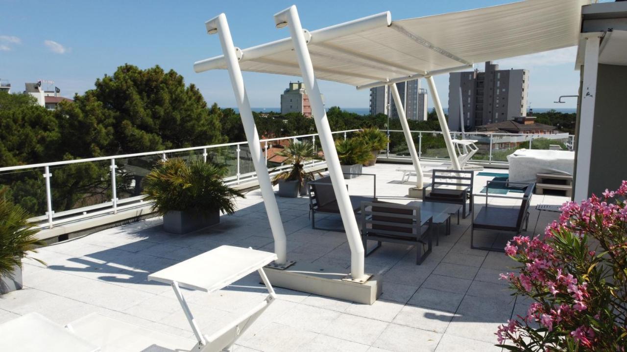 Hotel Meuble Nazionale Lignano Sabbiadoro Exteriör bild