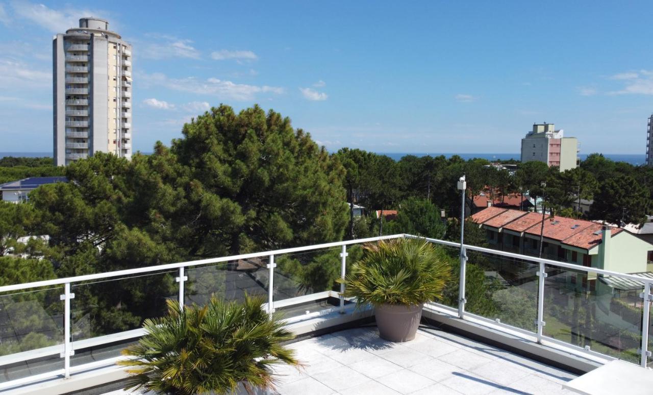 Hotel Meuble Nazionale Lignano Sabbiadoro Exteriör bild