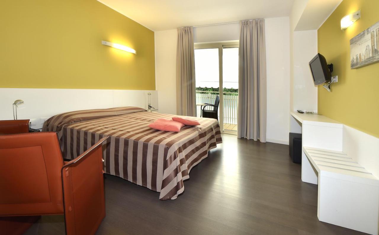 Hotel Meuble Nazionale Lignano Sabbiadoro Exteriör bild
