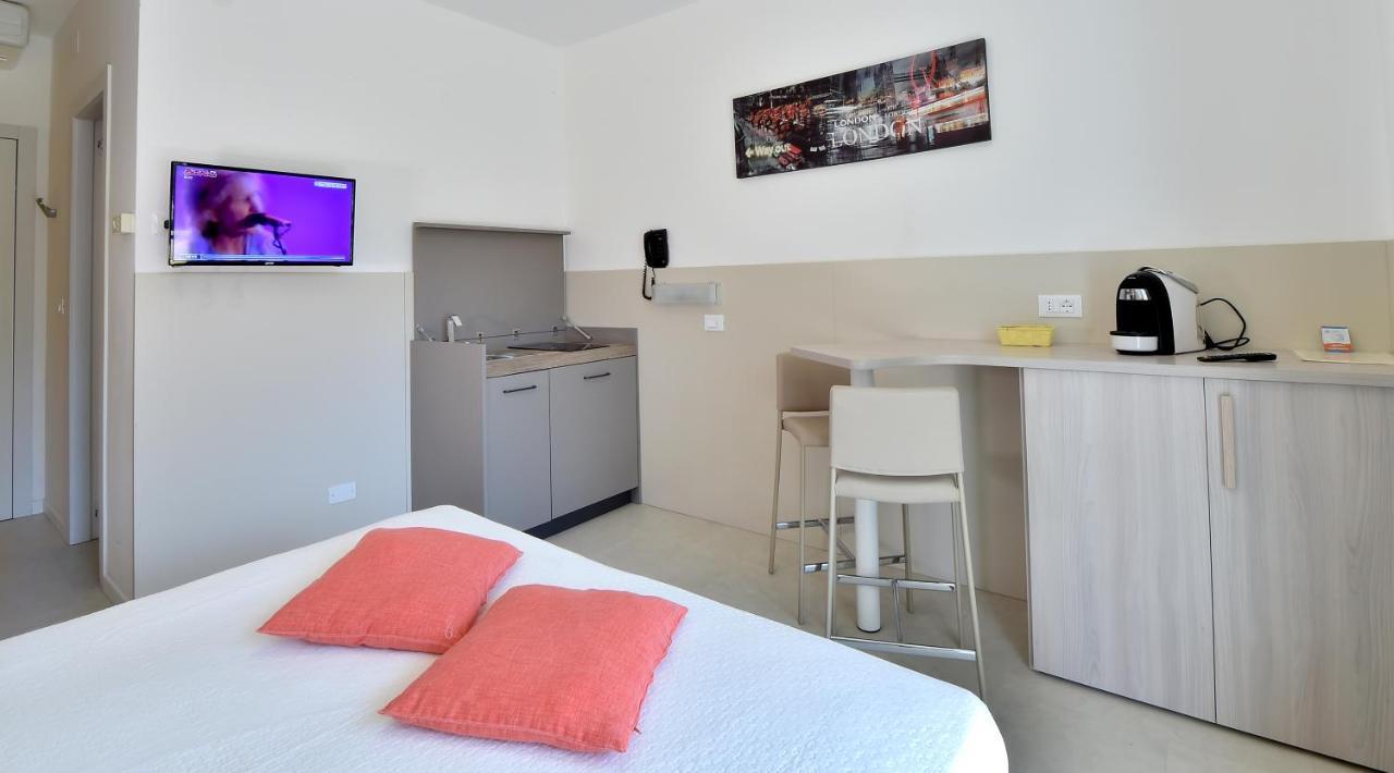 Hotel Meuble Nazionale Lignano Sabbiadoro Exteriör bild