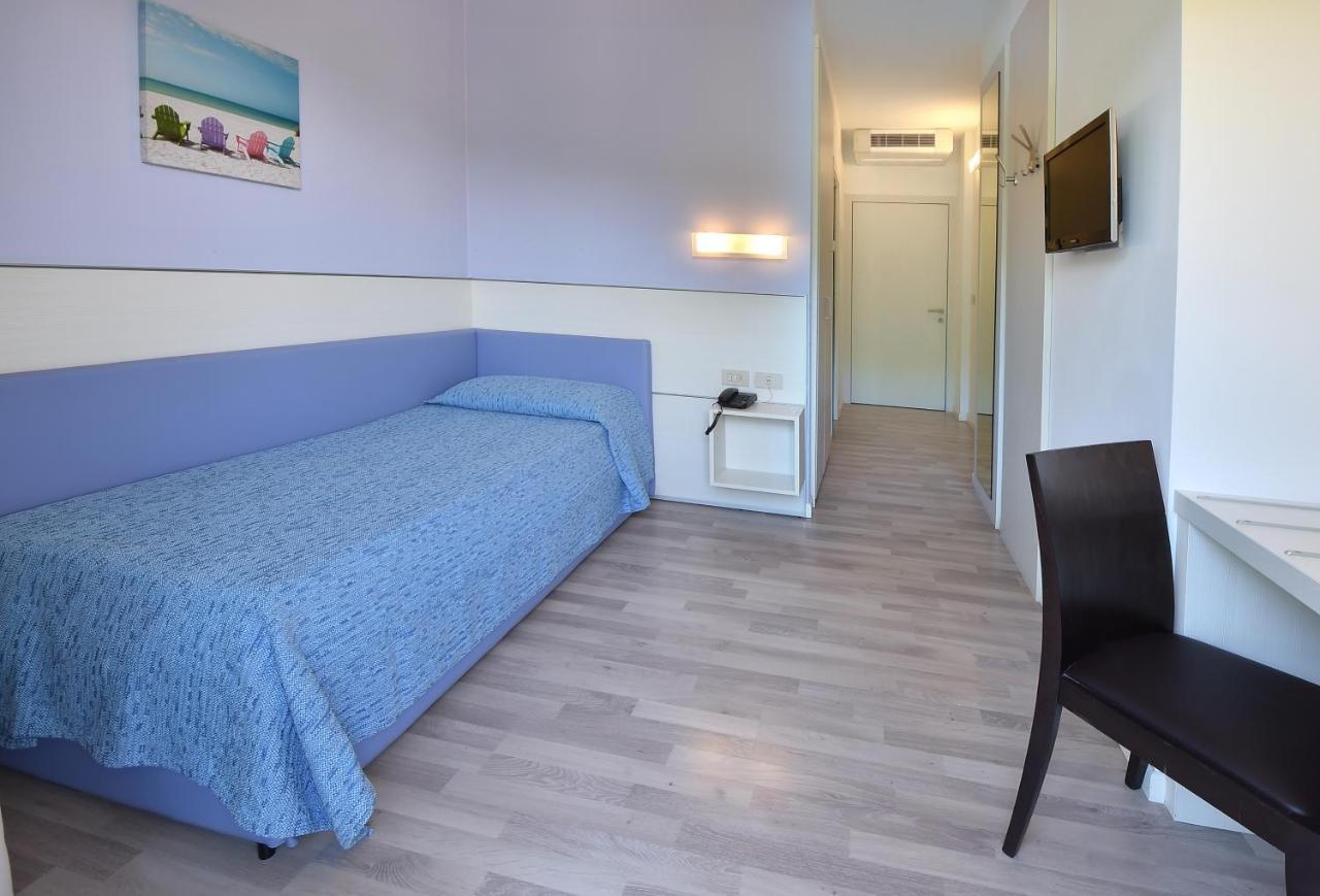 Hotel Meuble Nazionale Lignano Sabbiadoro Exteriör bild