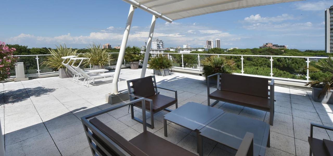 Hotel Meuble Nazionale Lignano Sabbiadoro Exteriör bild