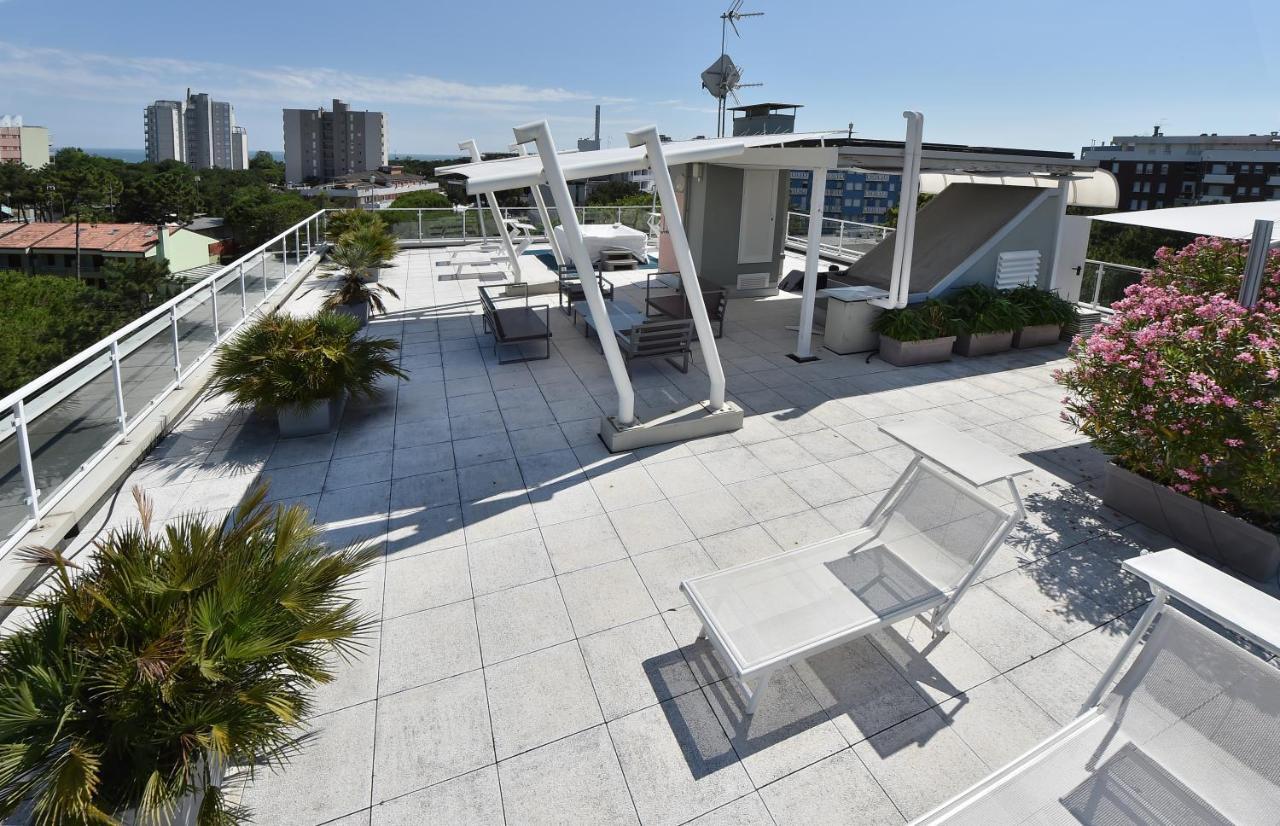 Hotel Meuble Nazionale Lignano Sabbiadoro Exteriör bild
