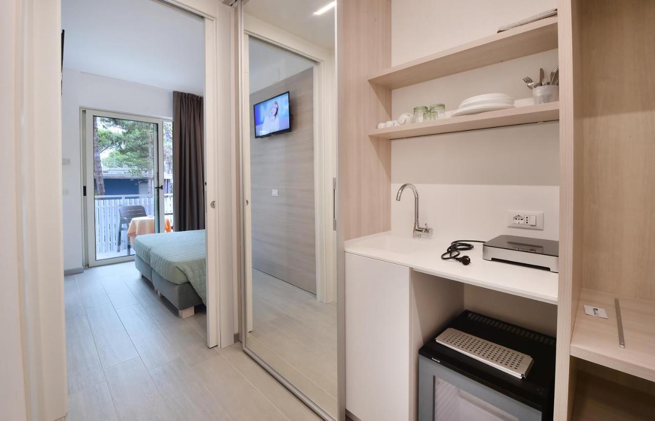 Hotel Meuble Nazionale Lignano Sabbiadoro Exteriör bild