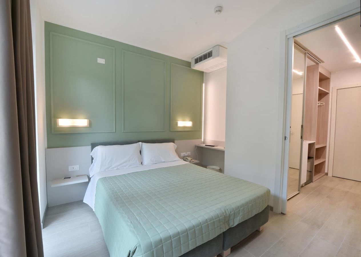 Hotel Meuble Nazionale Lignano Sabbiadoro Exteriör bild