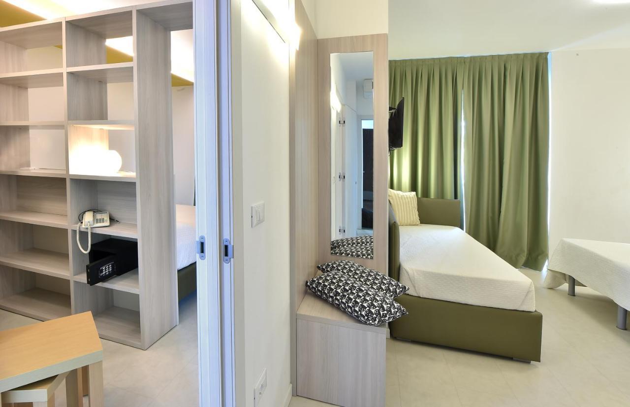 Hotel Meuble Nazionale Lignano Sabbiadoro Exteriör bild