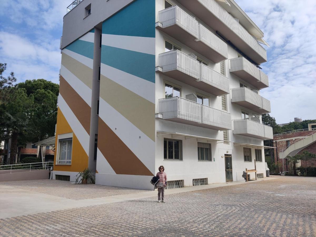 Hotel Meuble Nazionale Lignano Sabbiadoro Exteriör bild