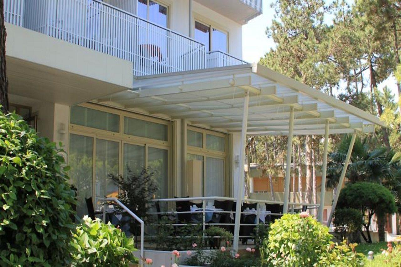 Hotel Meuble Nazionale Lignano Sabbiadoro Exteriör bild