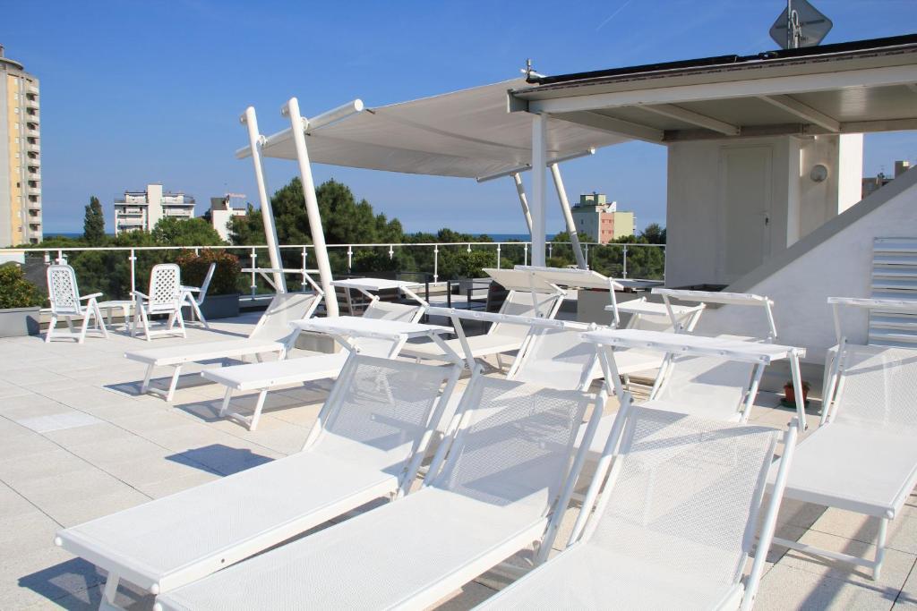 Hotel Meuble Nazionale Lignano Sabbiadoro Exteriör bild