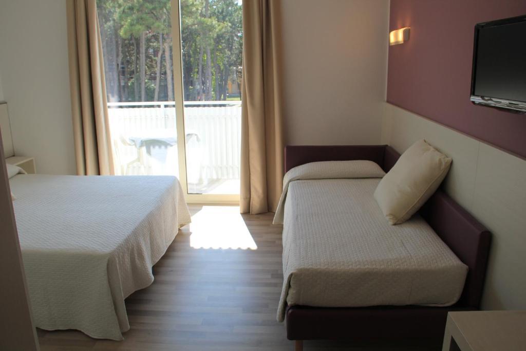 Hotel Meuble Nazionale Lignano Sabbiadoro Rum bild